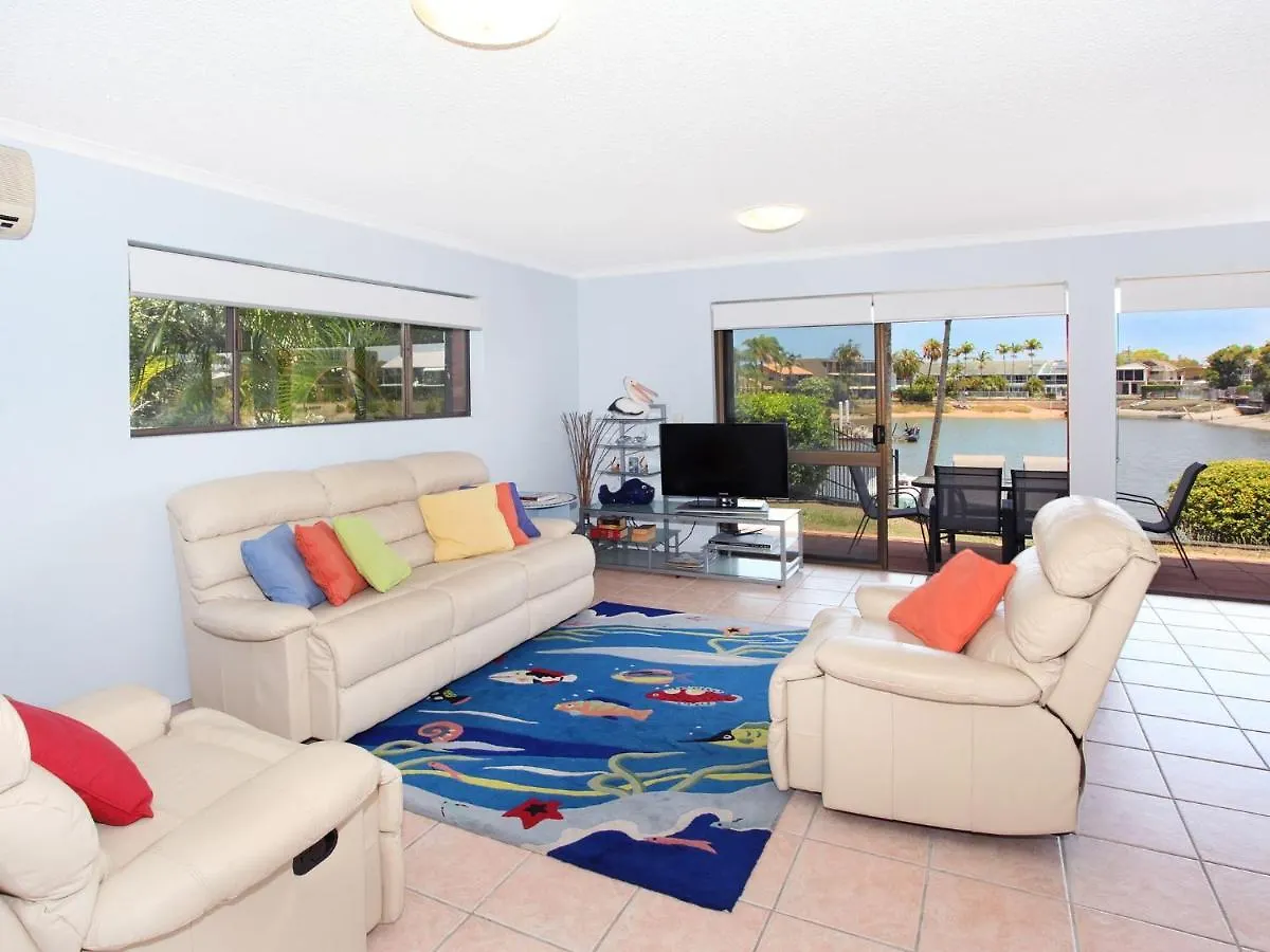 Courtney Cove 1 Comfortable Two Bedroom Apartment On Mooloolaba Canal Австралия