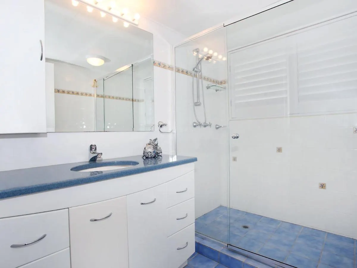 Courtney Cove 1 Comfortable Two Bedroom Apartment On Mooloolaba Canal Австралия
